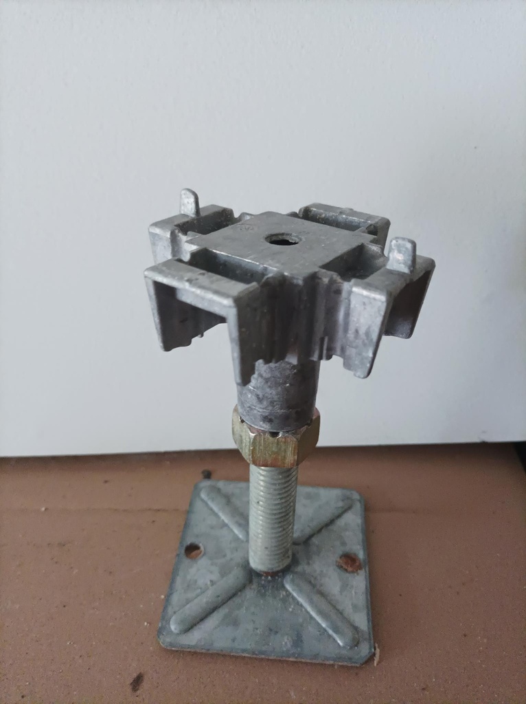 Pied verin plancher technique 8x8_Embase carrée et tige acier 16mm soudée