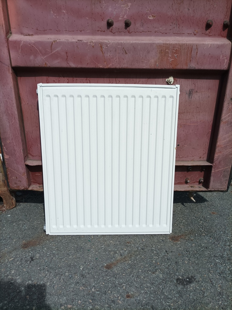 Radiateur à eau acier (L:0.705m x h:0.64m)