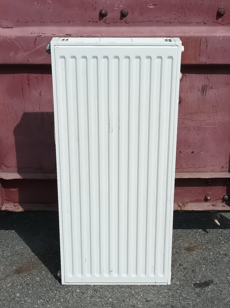Radiateur à eau acier (L:0.9m x h:0.435m)