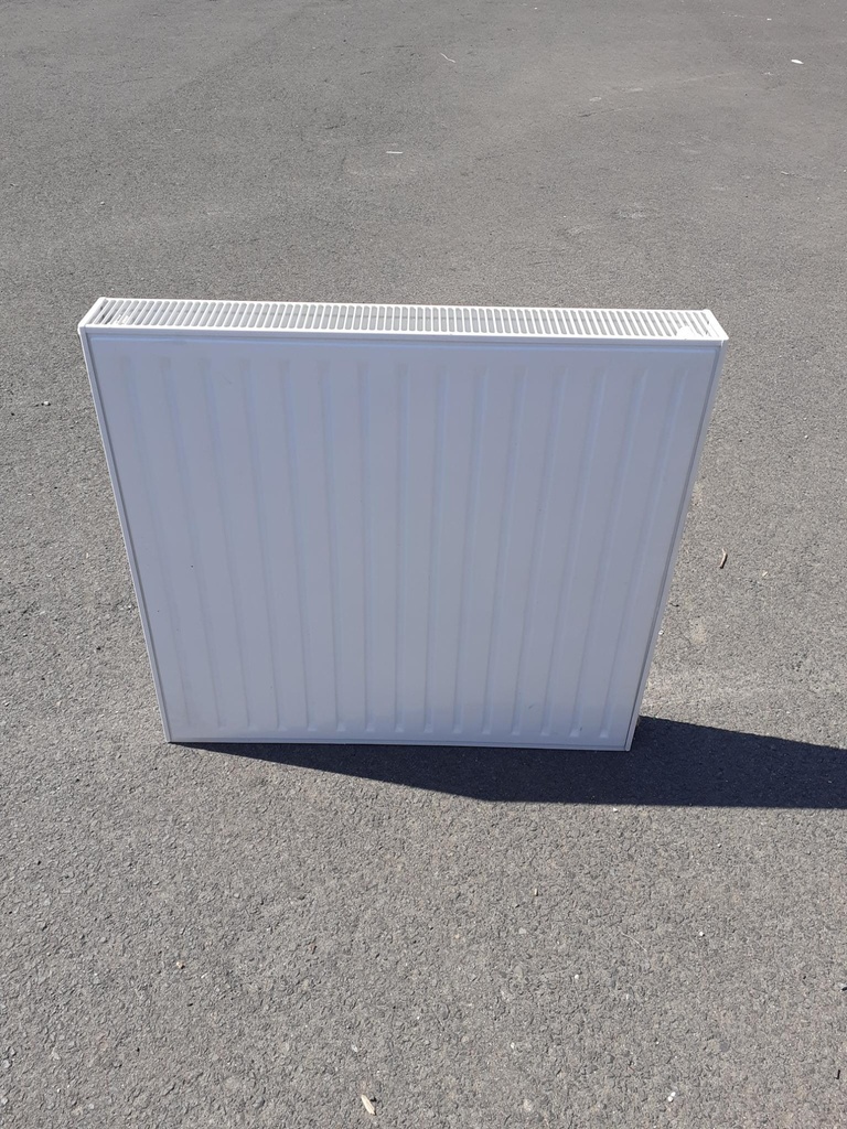 Radiateur à eau acier (L:0.87m x h:0.39m)
