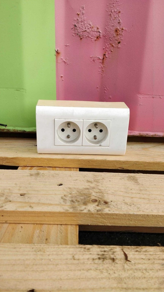 Bloc double prise avec terre