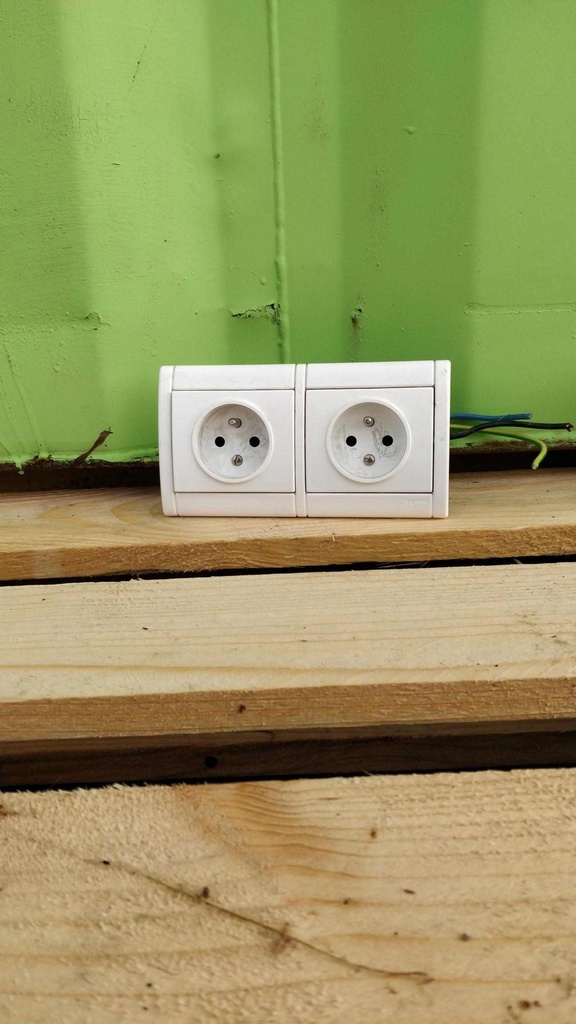 Bloc double prise avec terre