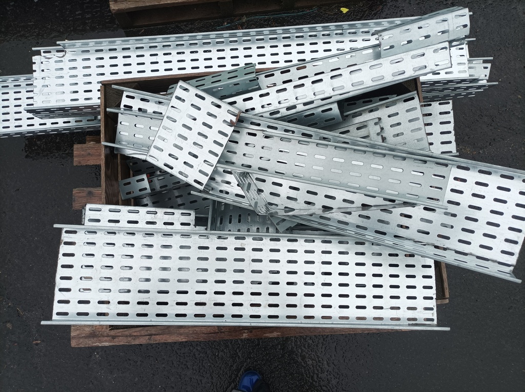 Chemin de cable dalle perforée chutes