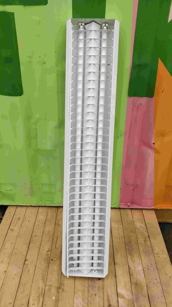Luminaire long à grille 2 tubes à relamper (L:1.23m x h:0.24m)