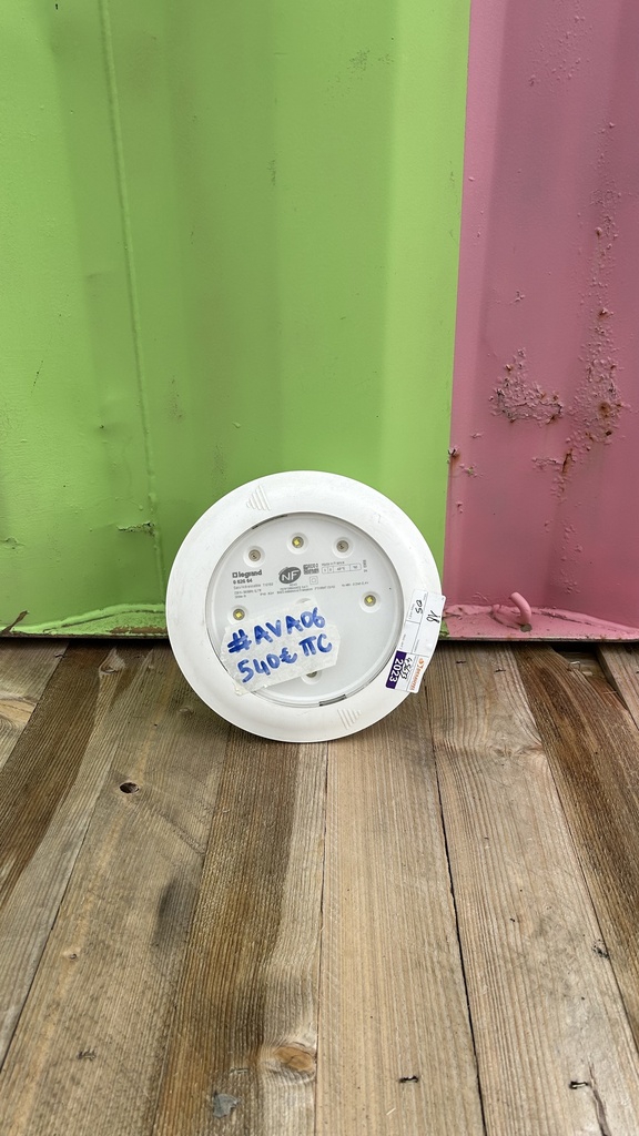 BAES d'ambiance encastré à LEDs Kickspot IP40 IK04 plastique SATI Adressable pour ERP et ERT