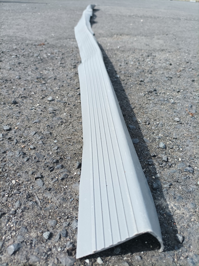 Nez de marche antidérapant 65 * 45 mm gris