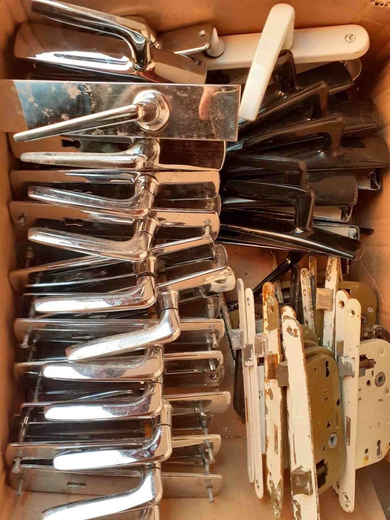 Paire de poignées porte métal