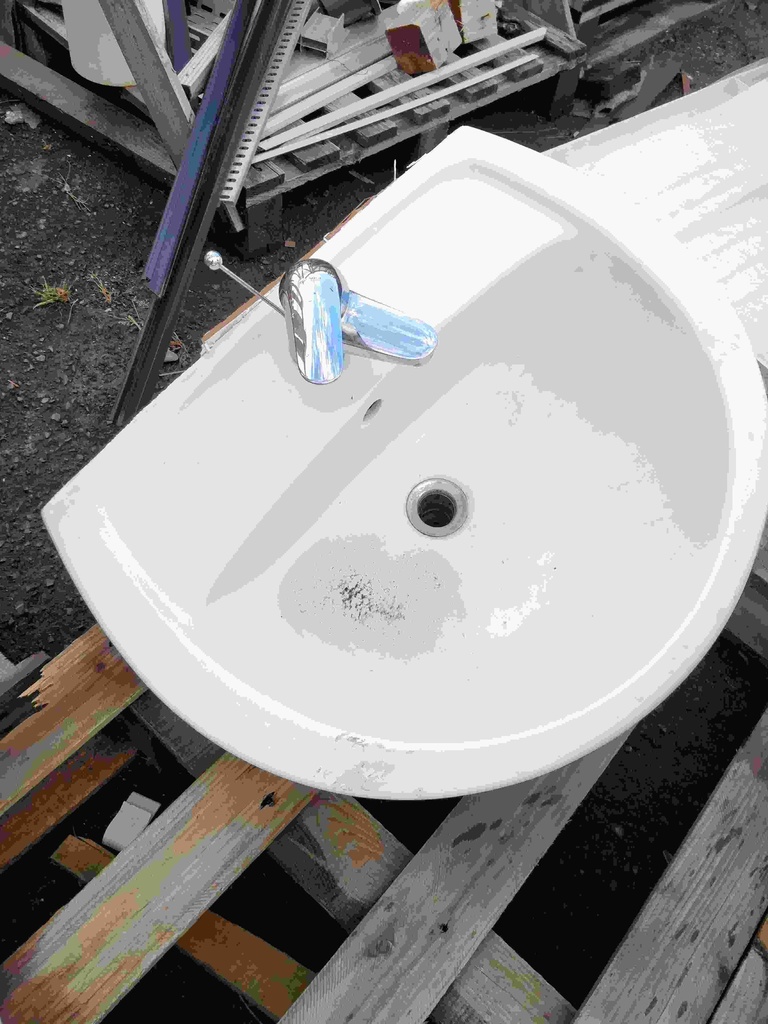 Lavabo avec robinetterie