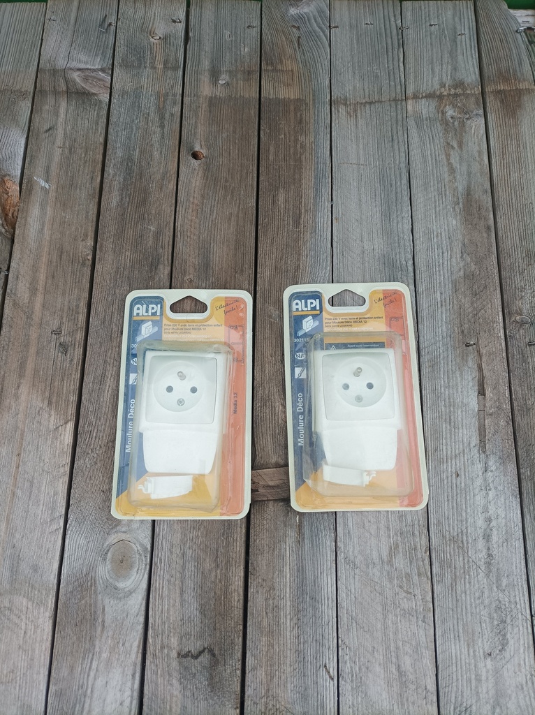 Prise avec terre simple