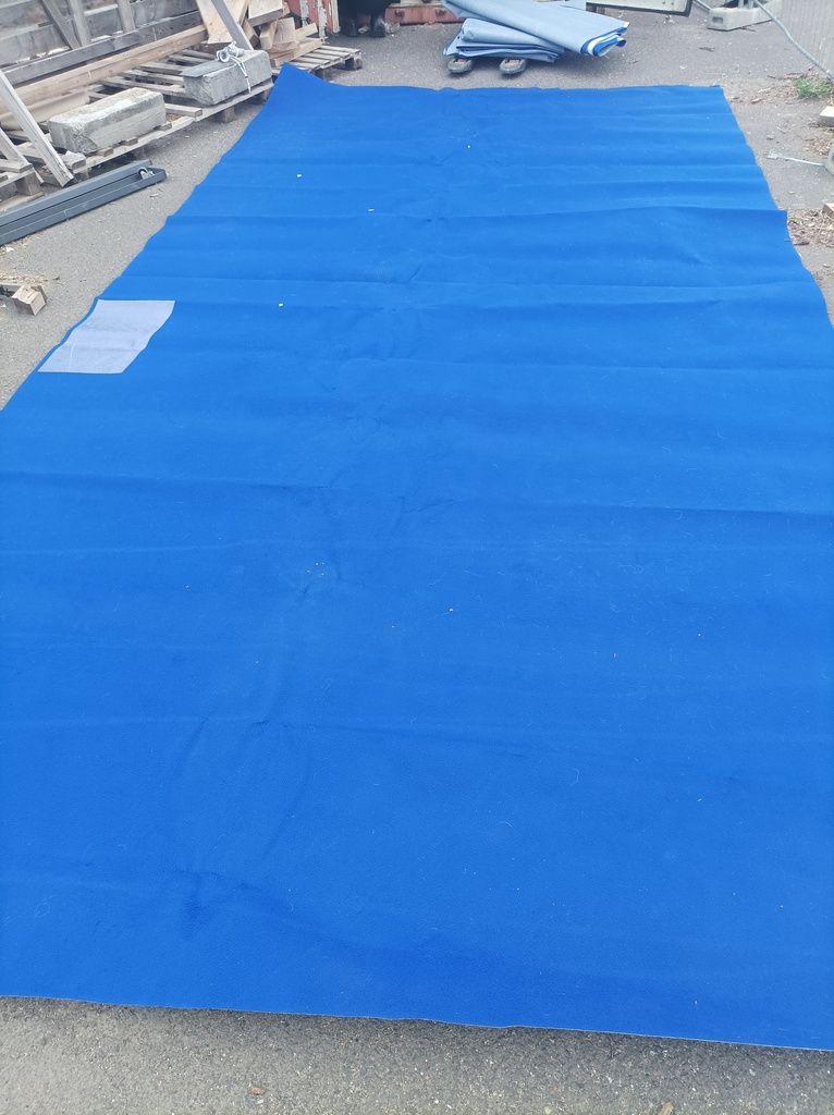 Rouleau de moquette bleue 6x3m