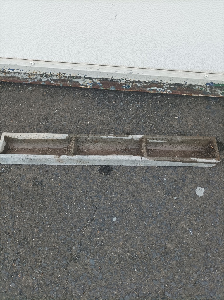 Mangeoire béton 70x9x4.5cm