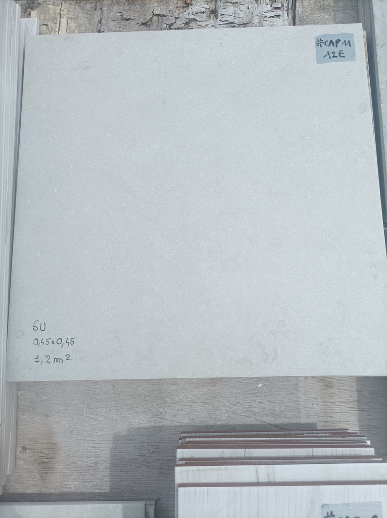 Lot 1,2m² carrelage 0,45x0,45  