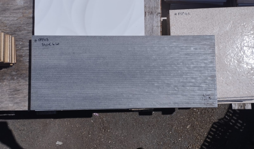 Lot 4,7m² faïence 0.20x0.30