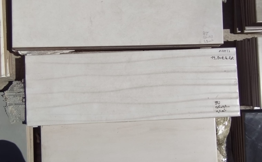 Lot 1,1m² faïence 0.6x0,2  