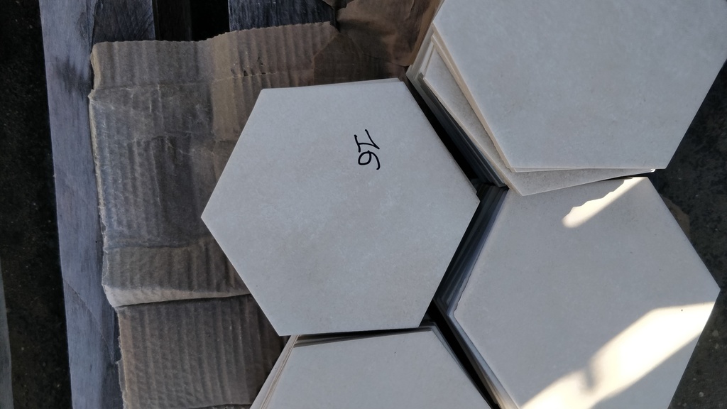 Lot 13.54m² carrelage hexagonal L=14cm (ép 9mm)