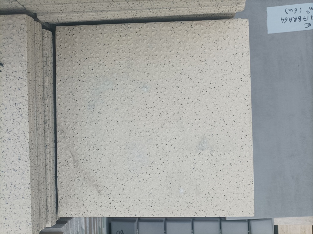 Lot 1.2m² carrelage 20x20cm (ép 8mm)
