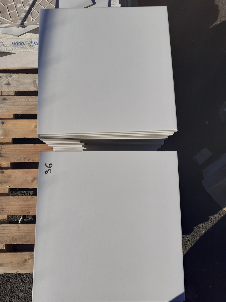 Lot 11.33m² carrelage 33,5x33,5cm (ép 8mm)