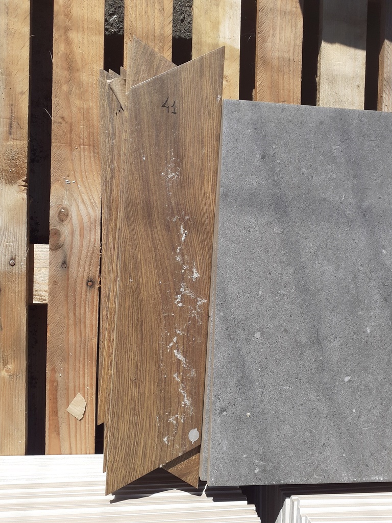 Lot 0.94m² carrelage chevron 47,5x11cm (ép 8mm)
