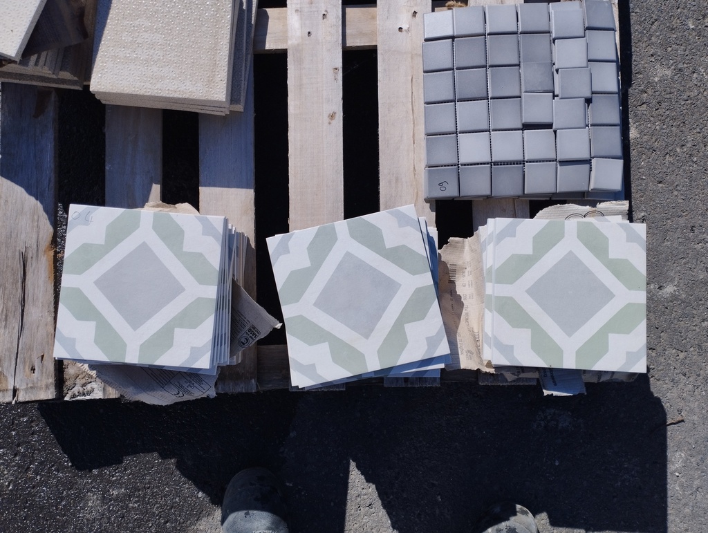 Lot 2.4m² faïence 20x20cm (ép 8mm)