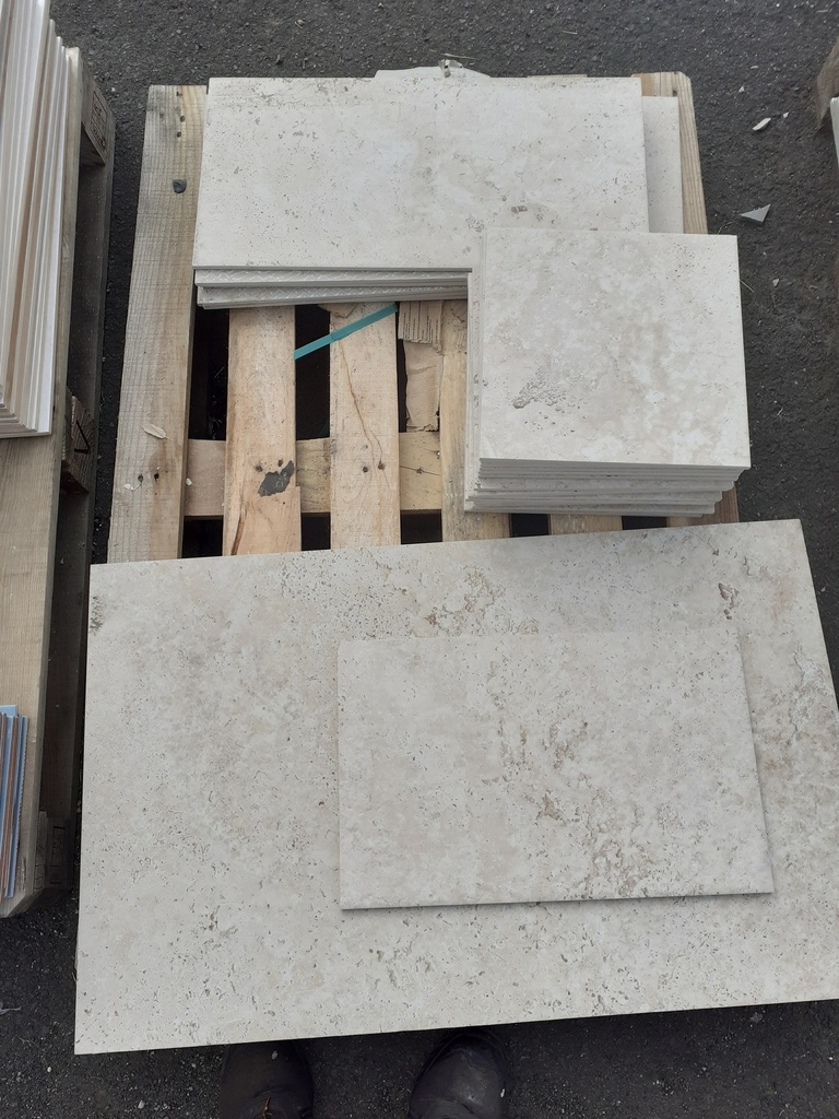 Lot 2.97m² faïences tailles diverses (ép 10mm) 