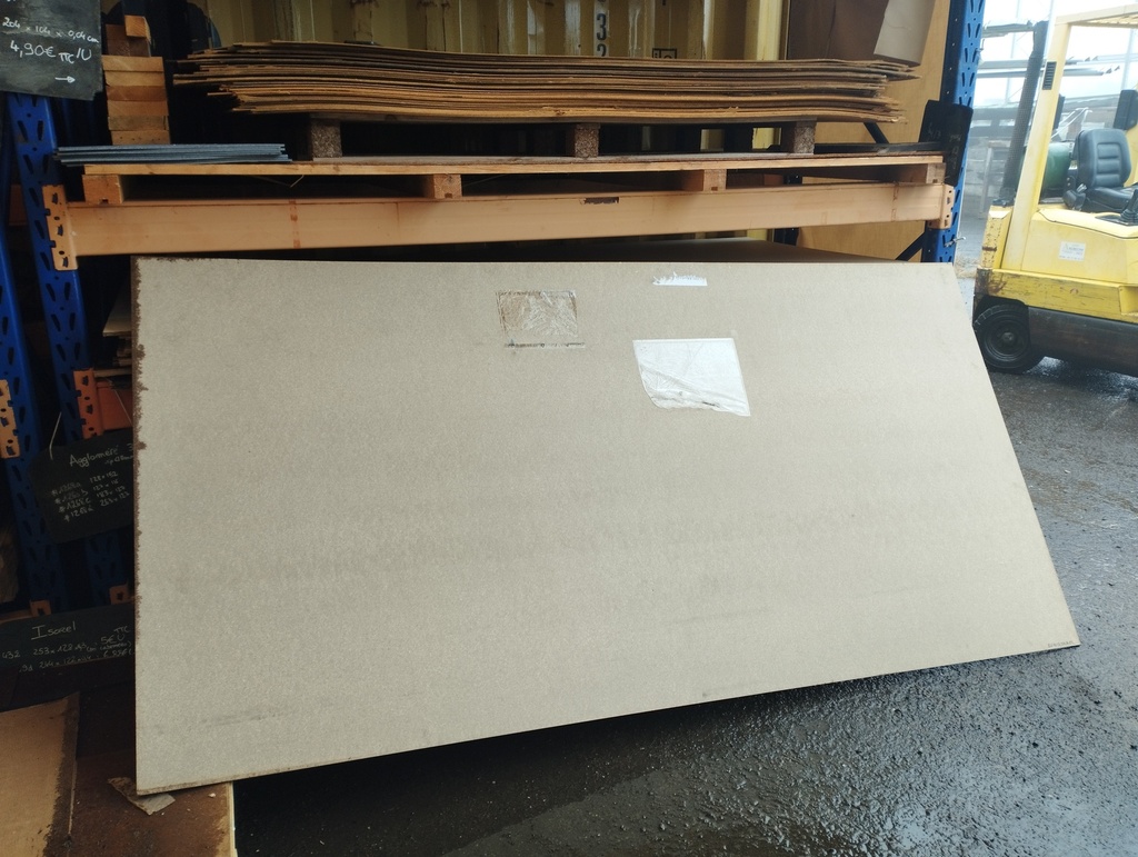 Panneau aggloméré 250x125x0,8cm