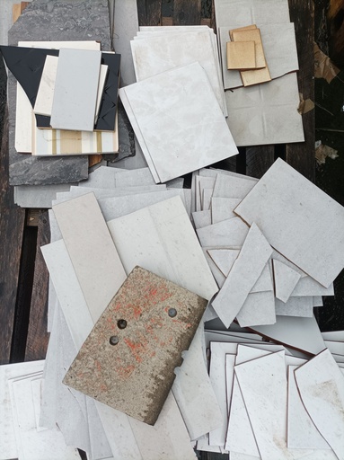 [#479] Carrelage et miroir cassé pour réutilisation (mozaïque...)