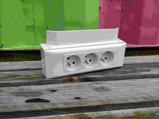 [YZ010] Bloc triple prise avec terre en applique