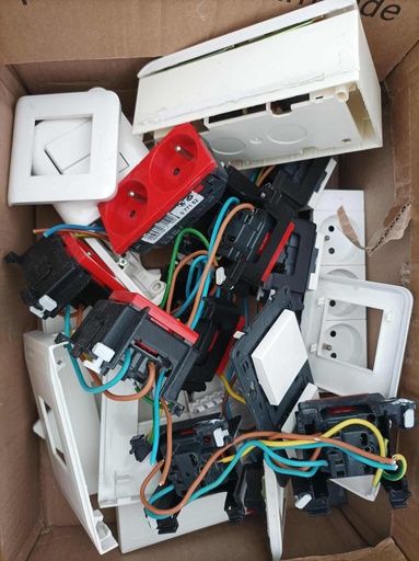 [#1155] Interrupteur en saillie