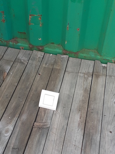 [#780] Interrupteur poussoir simple