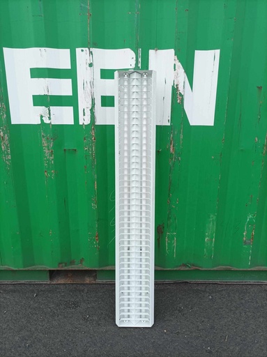 [#985] Luminaire long à grille 2 tubes à relamper (L:1.53m x h:0.25m)