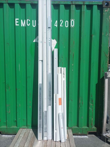 [#1067] Montants aluminium de cloison