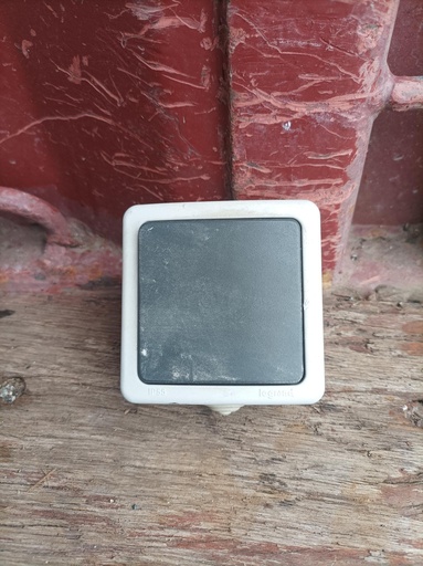 [260114CLFD020] Interrupteur étanche Legrand