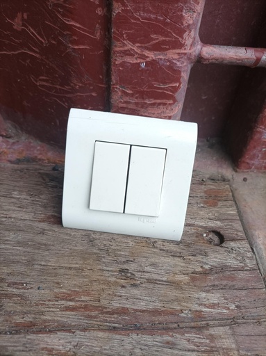 [260114CLFD022] Double interrupteur Legrand