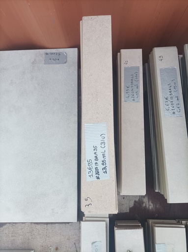 [260717BRA35] Lot 13.9ml plinthe 45x7cm (ép 7mm) 